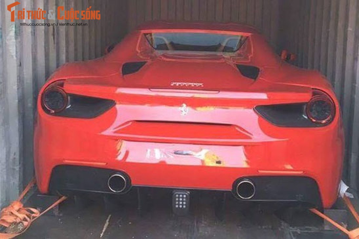 Sieu xe Ferrari 488 Spider cap ben Viet Nam dau nam 2017-Hinh-2